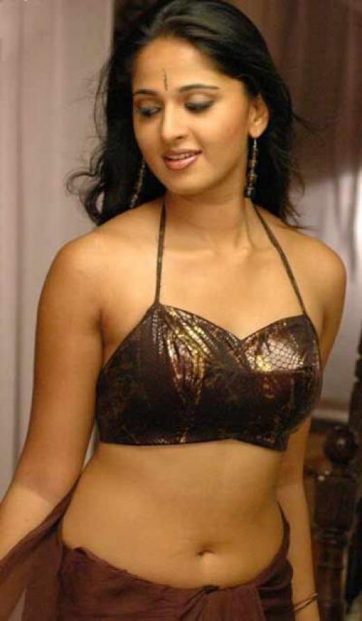 Hot Actress Photos Anushka Shetty Navel Spicy Show