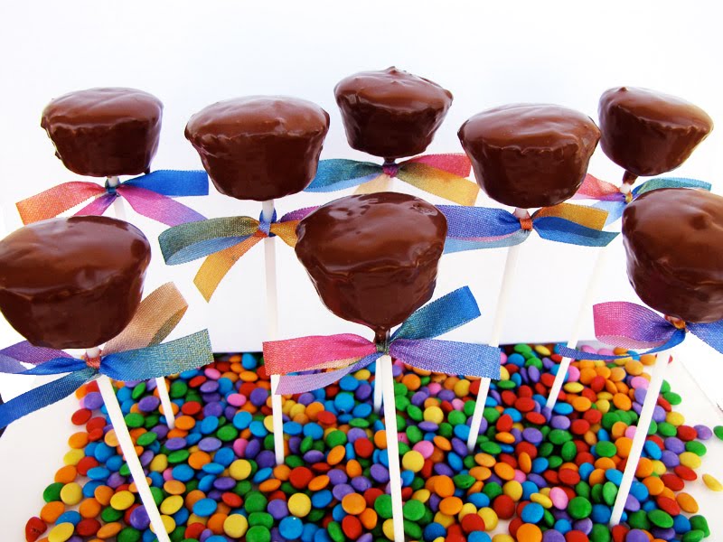PETIT FOUR Mini Cupcake Lollipops
