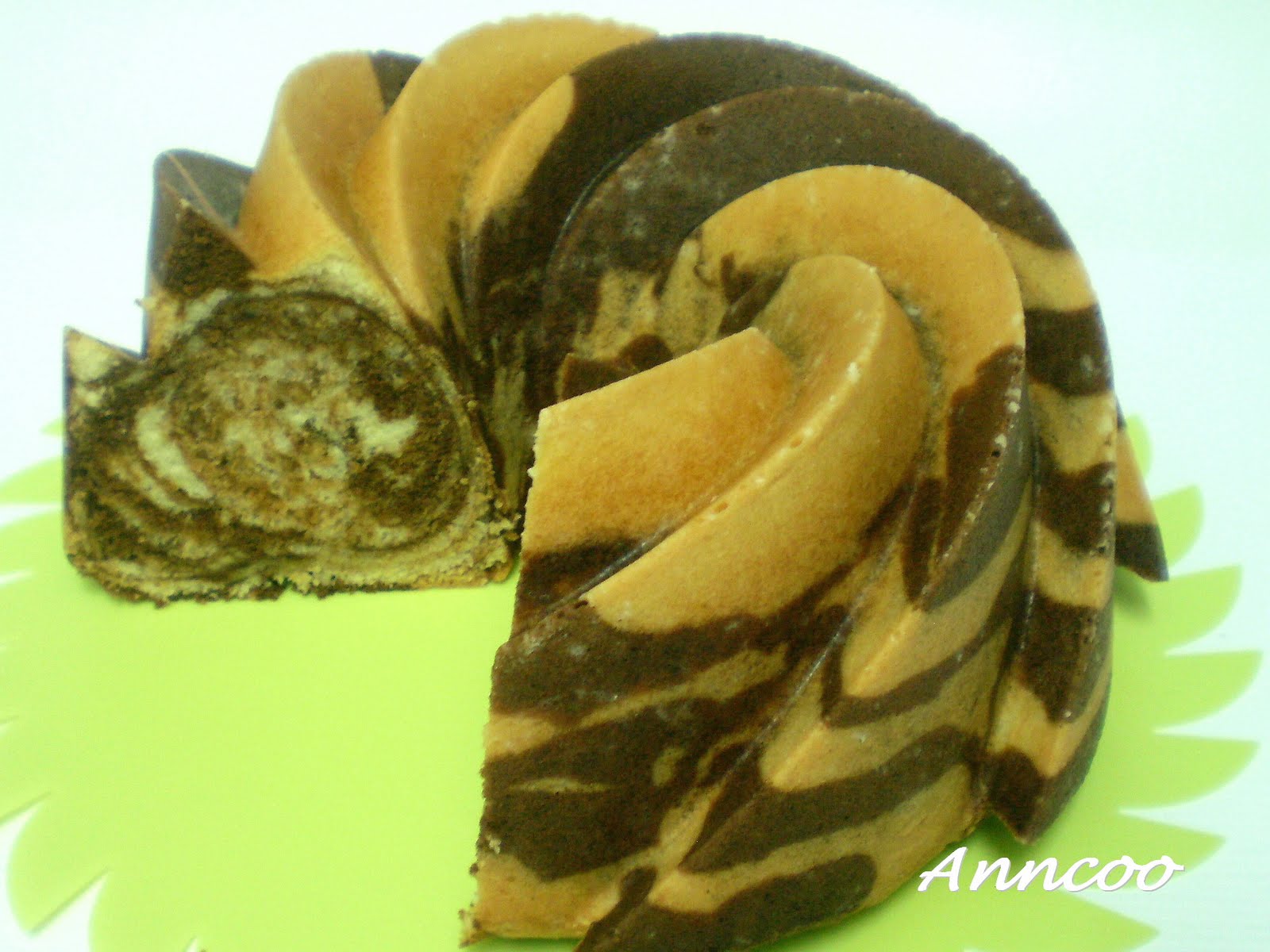 [Swirl+Cake+2.JPG]