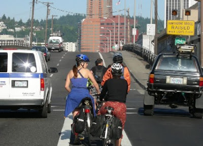 Image of bicycle commuters in Portland, Oregon