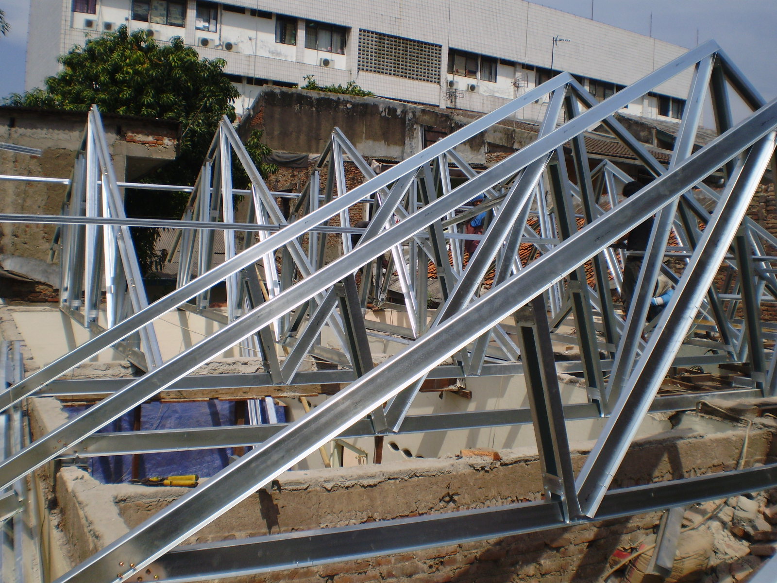 KONTRAKTOR Renovasi Atap Baja Ringan