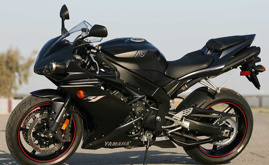 black r1 yamaha