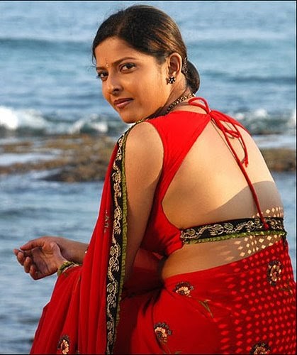 Hot Girls Of World Aunty In Red Saree Photos