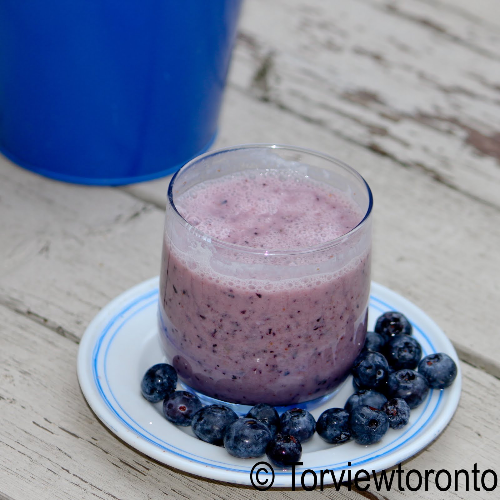 Blueberry yogurt smoothie