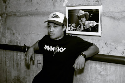 portrait d'un garçon avec une casquette 'las Vegas' et un T-shirt 'Kavinsky', liège Soundstation, photo © dominique houcmant