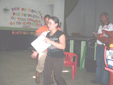 Jenny Patricia recibe su certificado