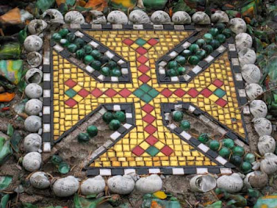 Red, yellow and green quartered cross