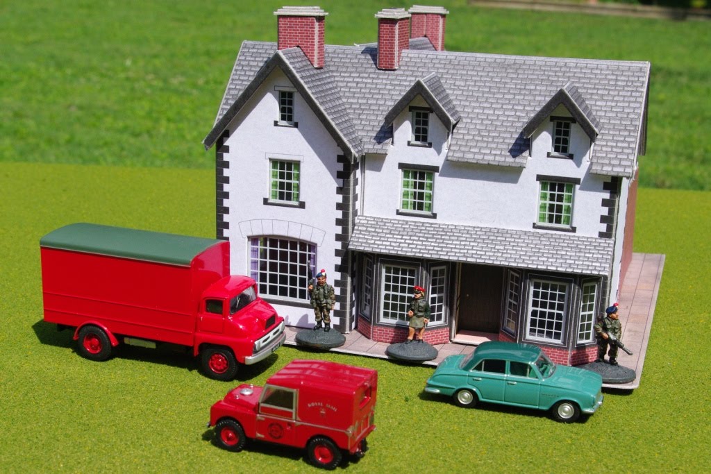 Sapper Joe's Wargaming & Toys Metcalfe buildings and OO scale vehicles