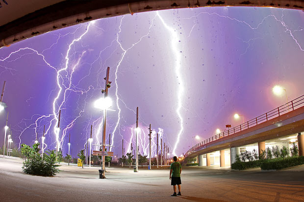 awesome-lightning_1683593i