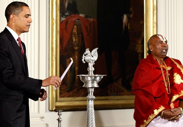[Barak_obama_celebrates_diwali_in+white+house2.jpg]