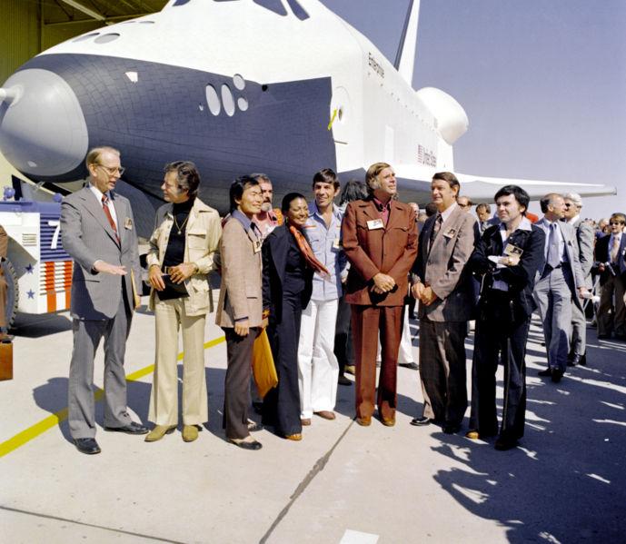 [Suttle+Enterprise_star+trek+cast.jpg]