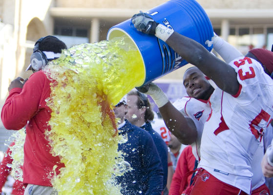 [UH+coogs+win_bowl2.jpg]