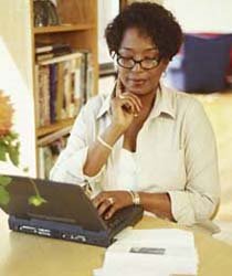 [black+woman+on+computer2.jpg]
