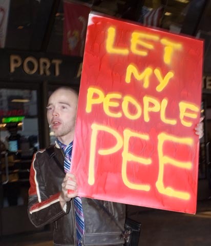 [ts-+let+me+pee.jpg]