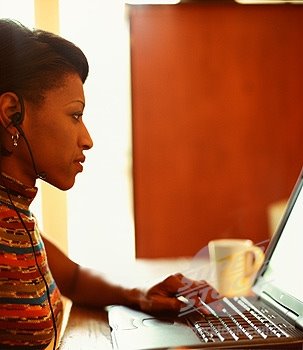 [black+woman+on+computer3.jpg]