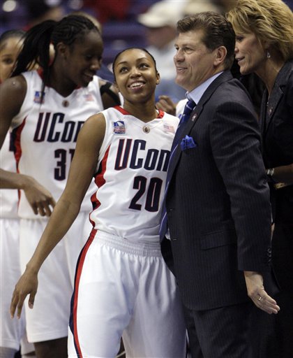 [09Wfinal+four+UConn+beats+Stanford.jpg]