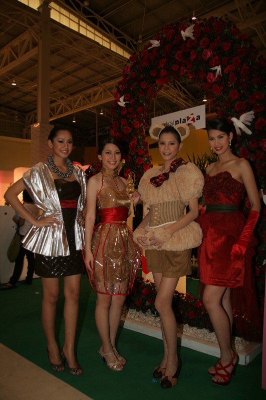 [thai+pageant+winners.jpg]