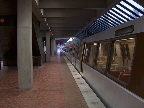 [Washington+METRORail_vienna.jpg]