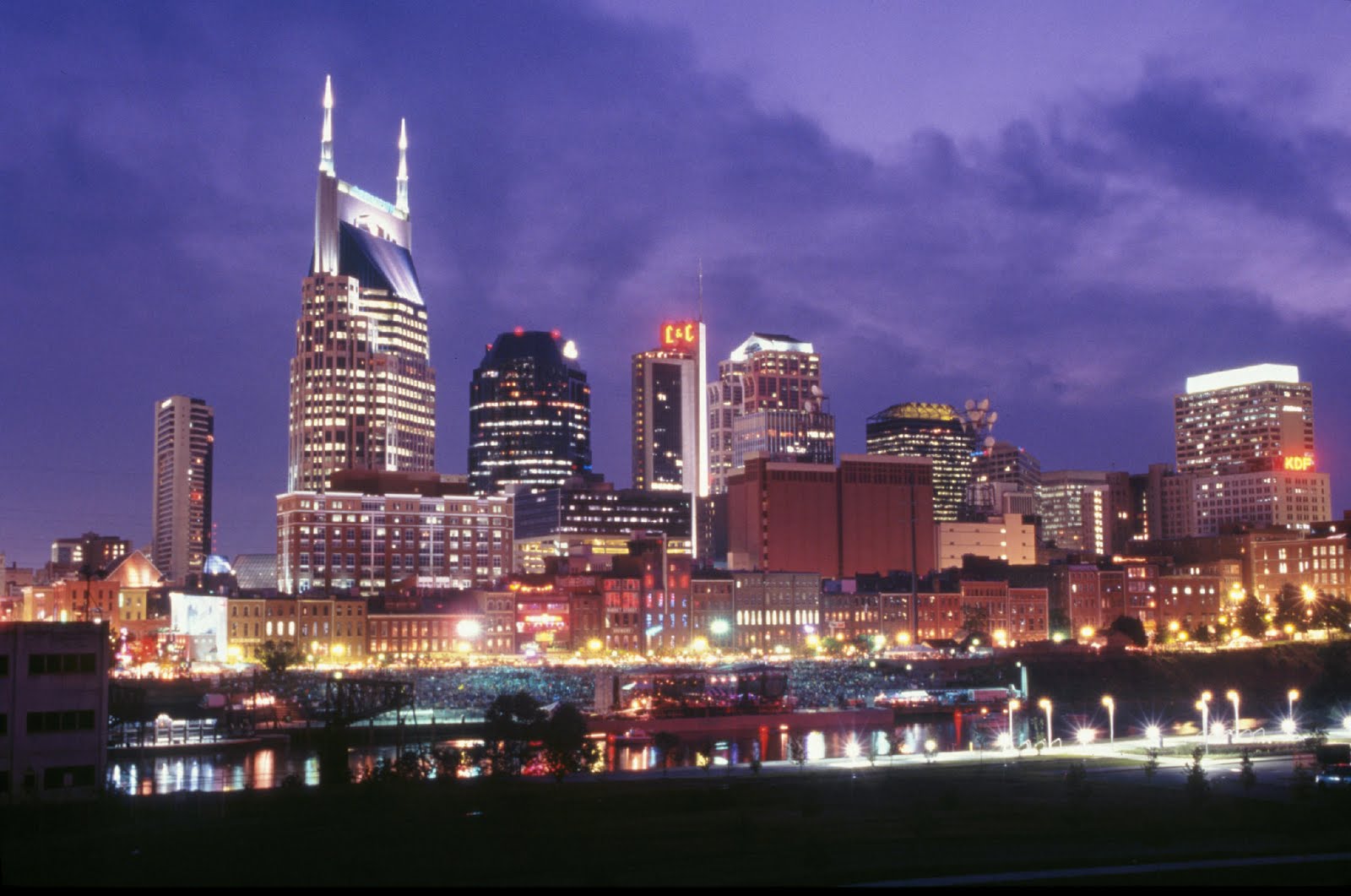 [Nashville+Skyline+night.jpg]