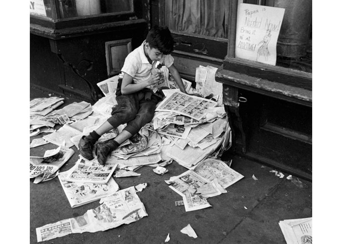 [Boy+reading+newspaper+1944.jpg]