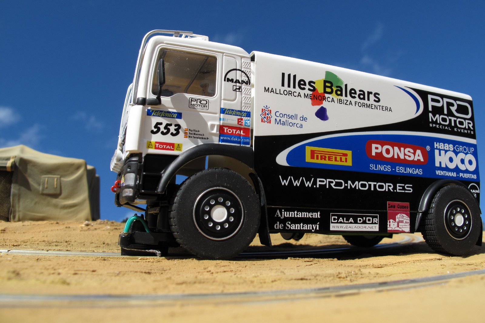 [MAN+AVANT+DAKAR+01.JPG]