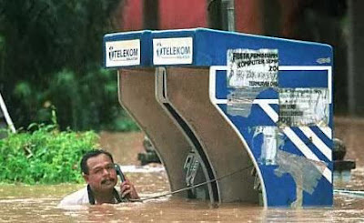 flooded telephone box, important call