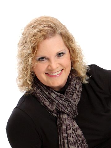 [Copy+of+Seated+closeup.jpg]