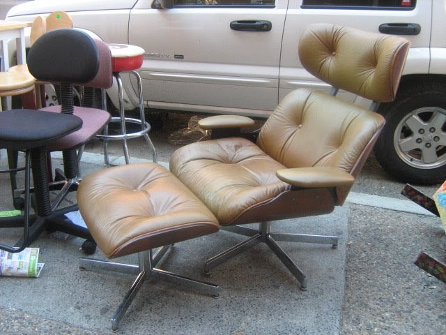 Uhuru Furniture & Collectibles: Retro Eames Knockoff Chair & Ottoman - SOLD