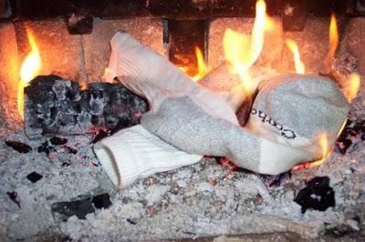 http://4.bp.blogspot.com/_kF1hpgWUgIQ/TSD63HTzuQI/AAAAAAAAA-U/-IdbGfZe-PM/s400/sock-burning.jpg