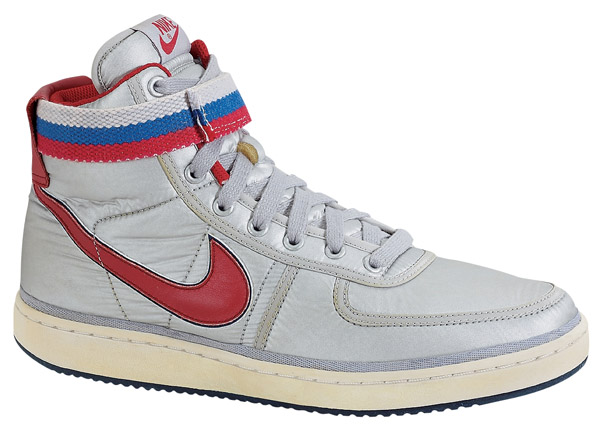 nike classic basketball shoes