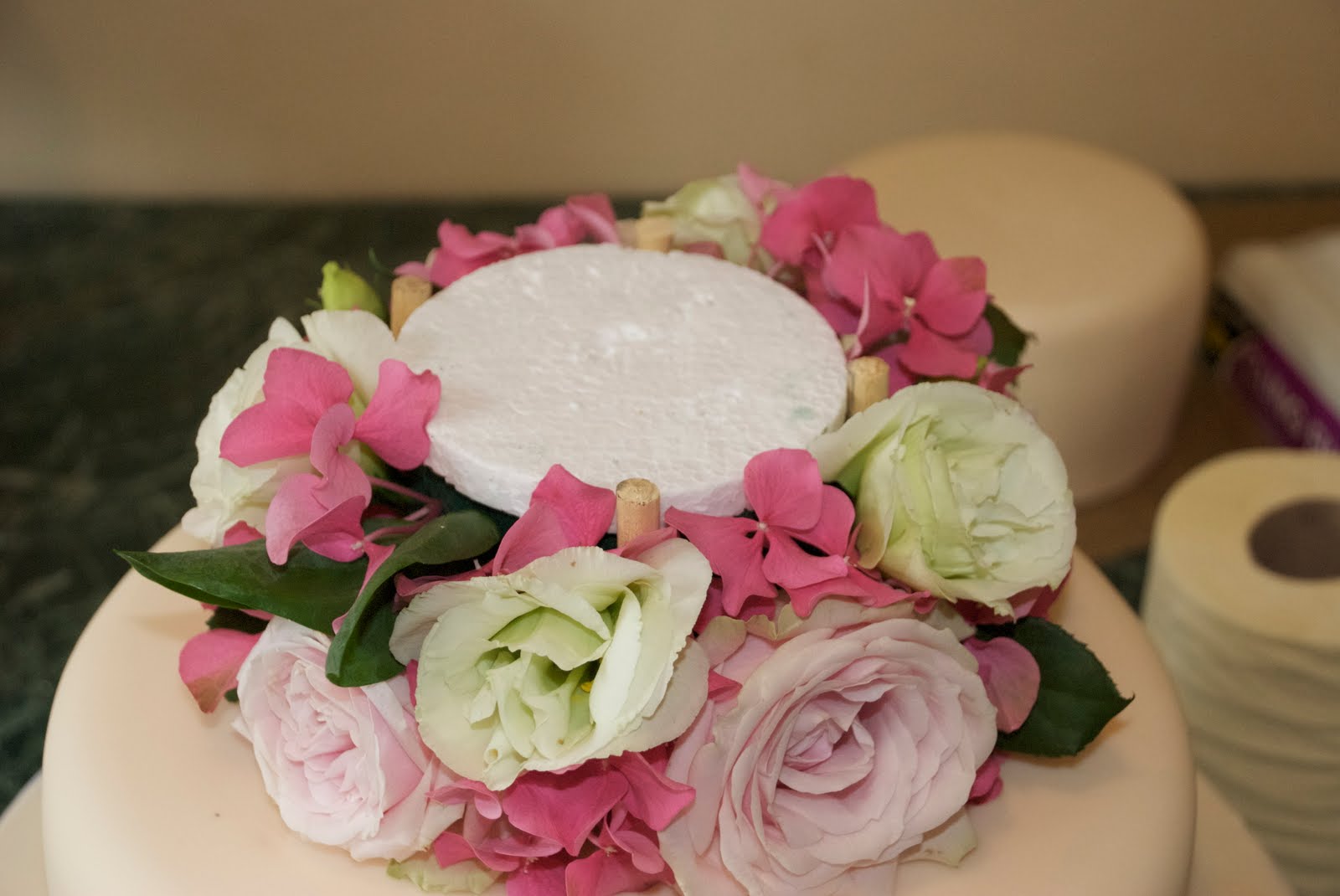 Vanilla Cake Shop { Fresh flowers between tiers Tutorial of my Sweet
