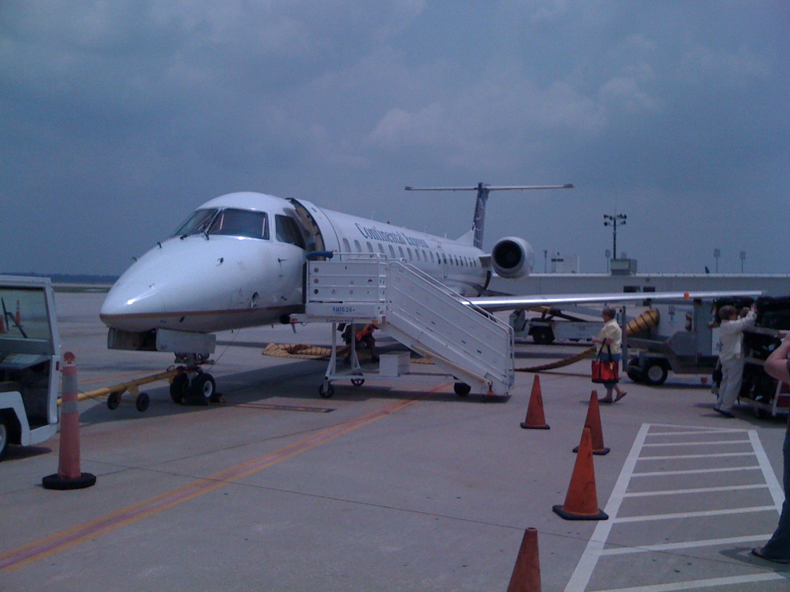 Pictures of Airplanes: Embraer Regional Jet 145 aka ERJ-145