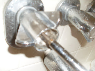 How to Be A Handyman: How to fix a leaky tub faucet