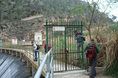 Cruzando la presa