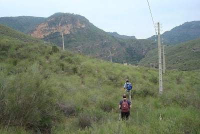 En dirección a la presa