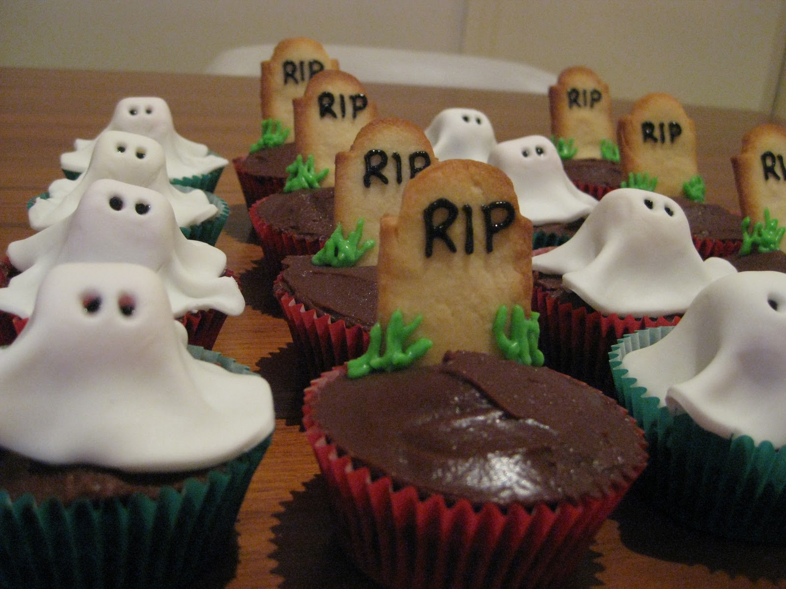 queen-bee-allergy-free-halloween-cupcakes-dairy-free-egg-free-nut-free