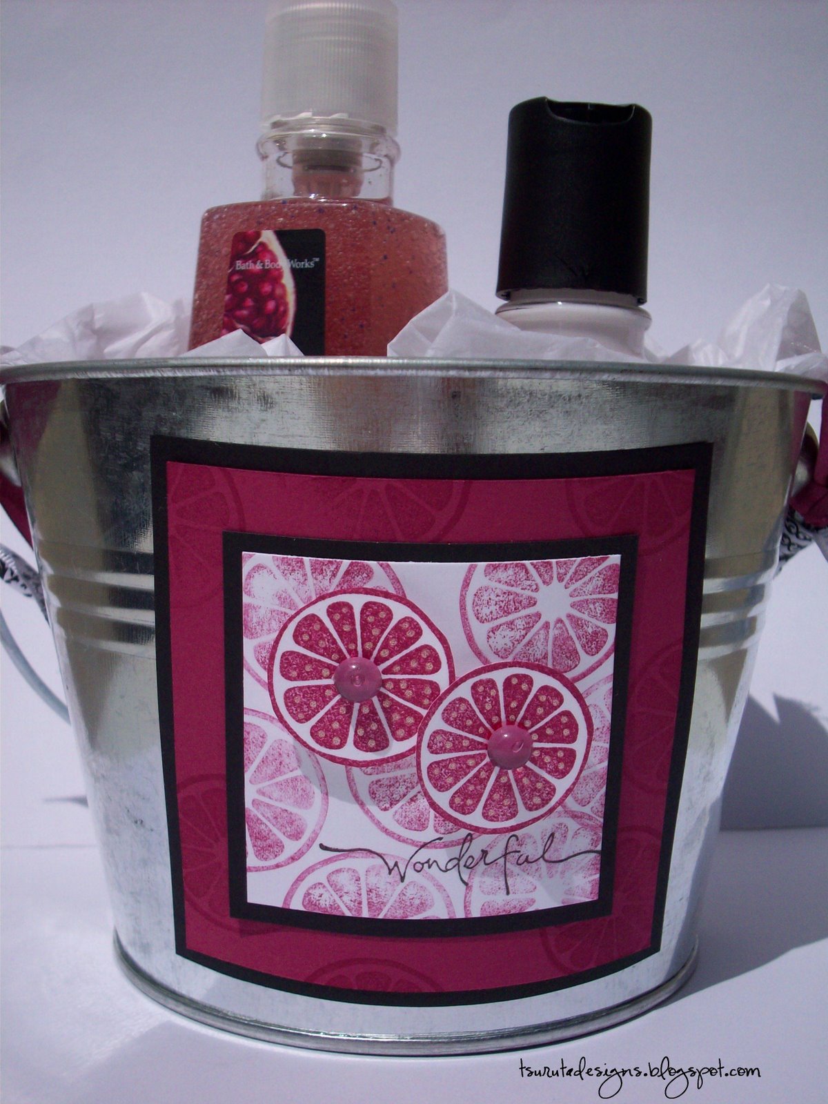 [tangy+pomegranate+close+up.JPG]