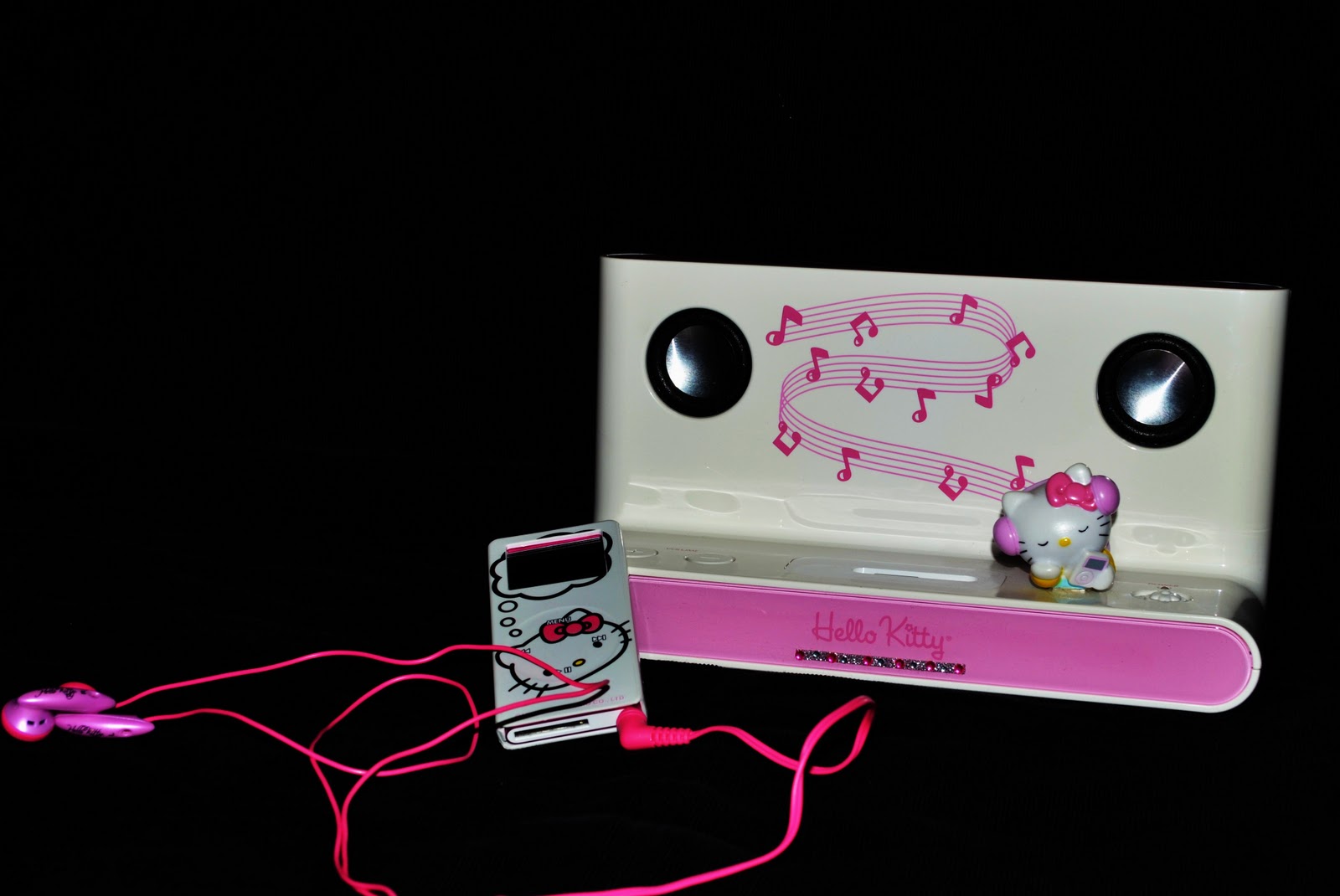 My Pink Hello Kitty World: Hello Kitty Ipod Speakers