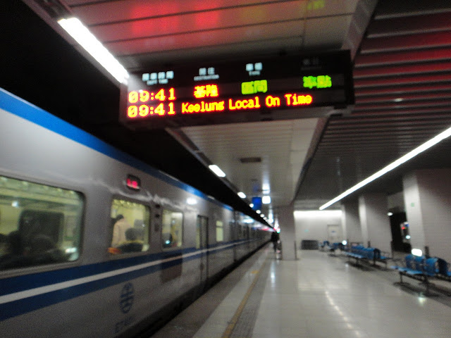 EMU400 南港車站