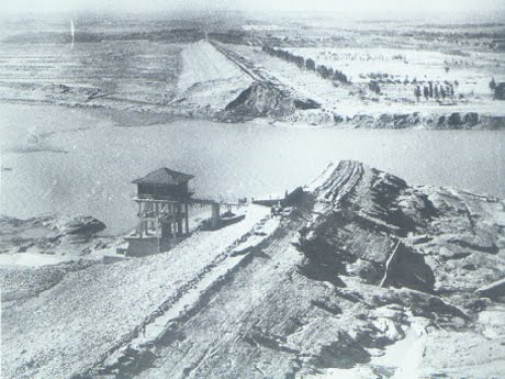 [Banqiao+Dam+flood+(1975).jpg]