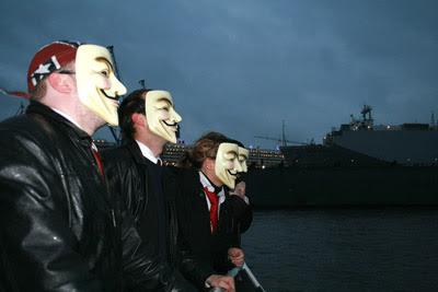 Anonymous macht eine Fährenrundfahrt