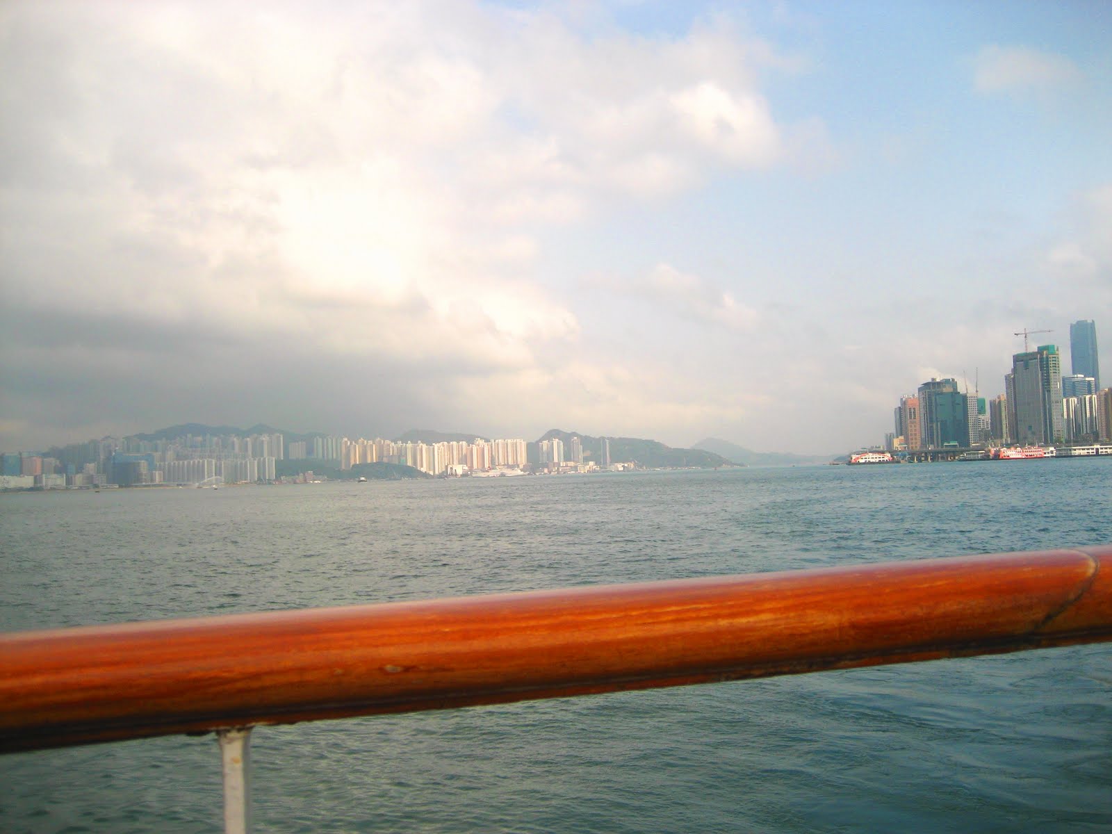 [HK_island_sun_boatrail_feb2010.JPG]