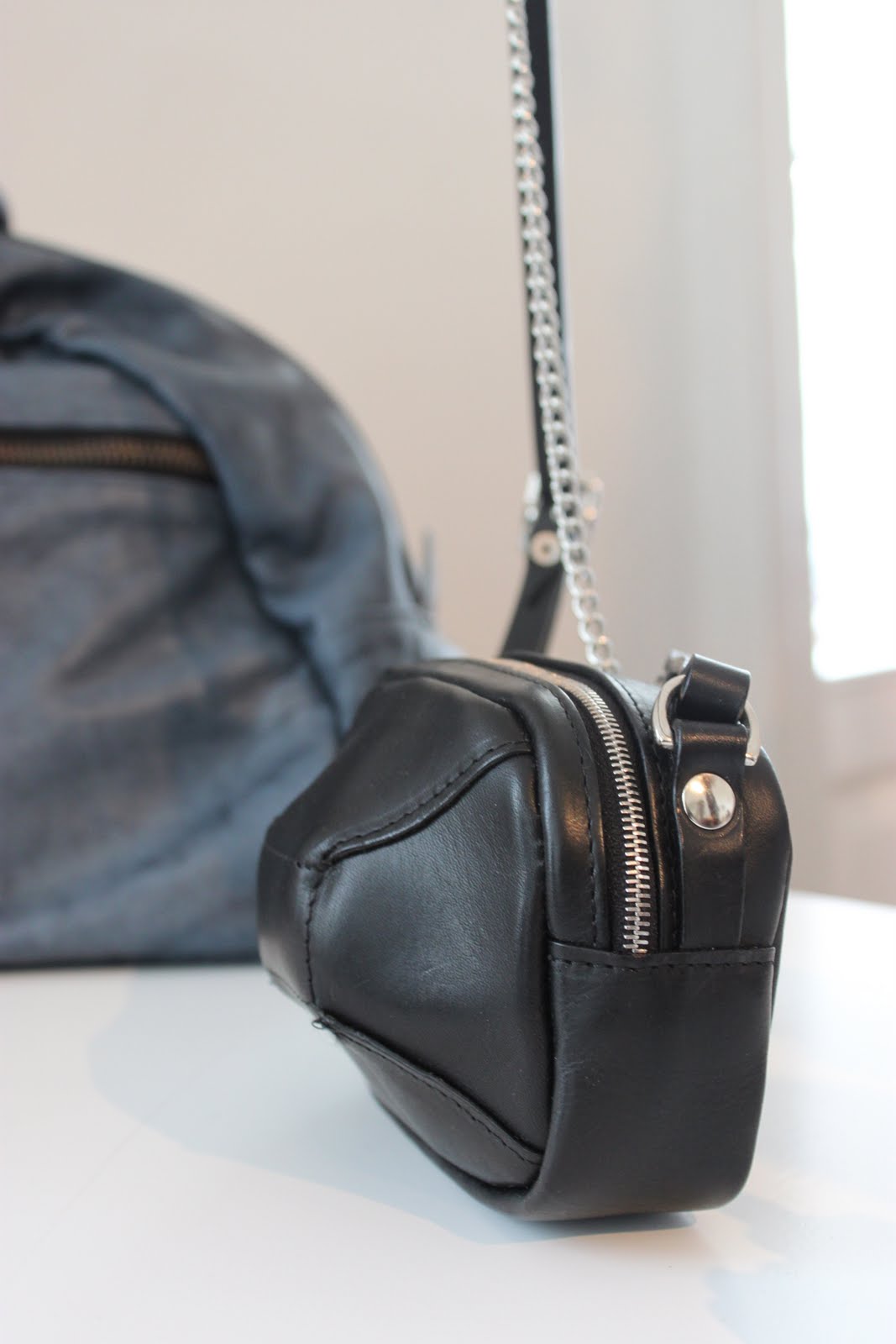 Style Memos Jas Mb Yu I Ve Always Loved Jas Mb S Designs This Mini Camera Bag Is Perfect For Carrying Around Your Essentials You Can Find Them At Browns Fashion