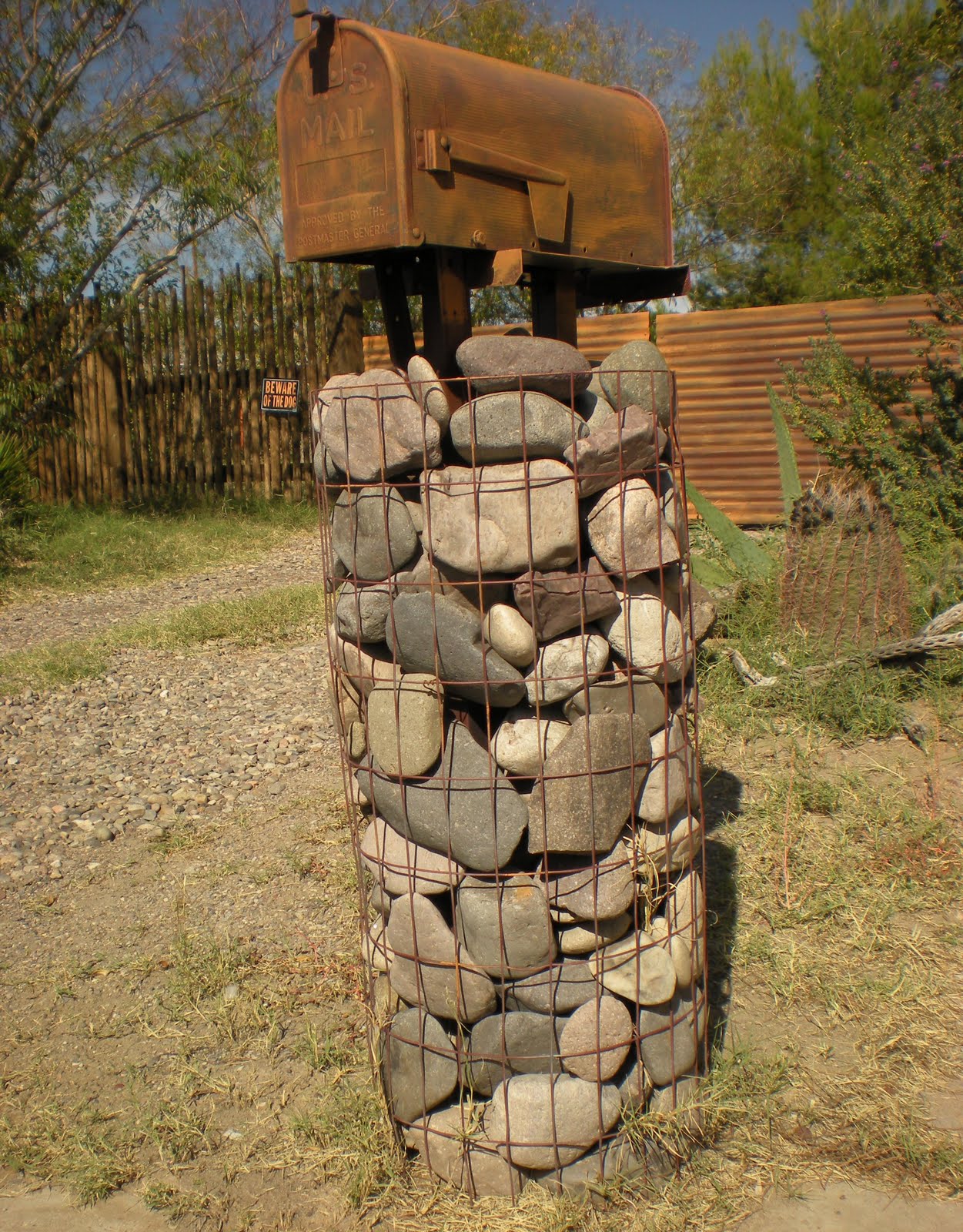 Wire #stone #mailbox post filled with rocks/stone. This way neat! www