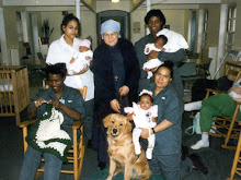 Sr Pauline in a New York prisons visiting the inmates with Pax