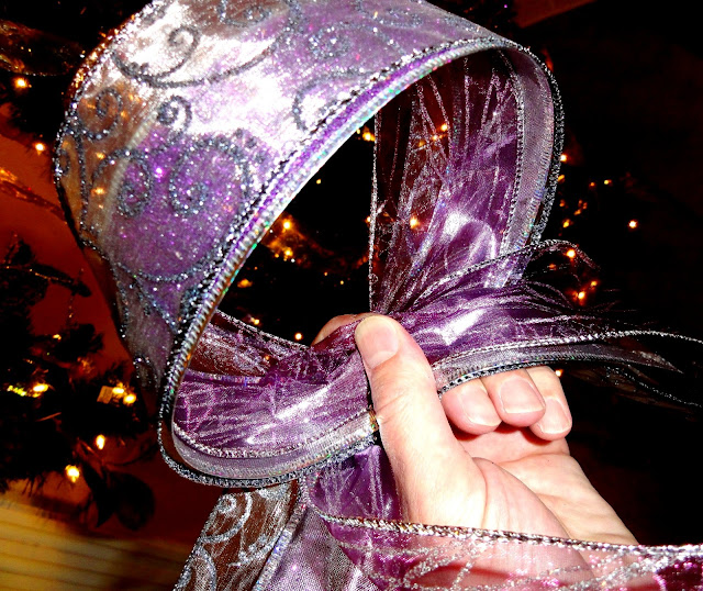 Cheri Quite Contrary: How to Use Ribbon to Decorate Your Christmas Tree