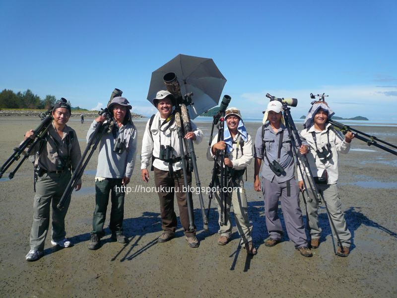 [P1020532+birders.jpg]