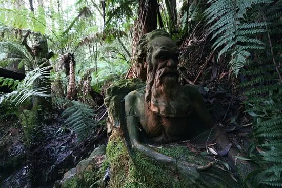 Λεπτομέρεια από τα πήλινα γλυπτά του William Ricketts Sanctuary