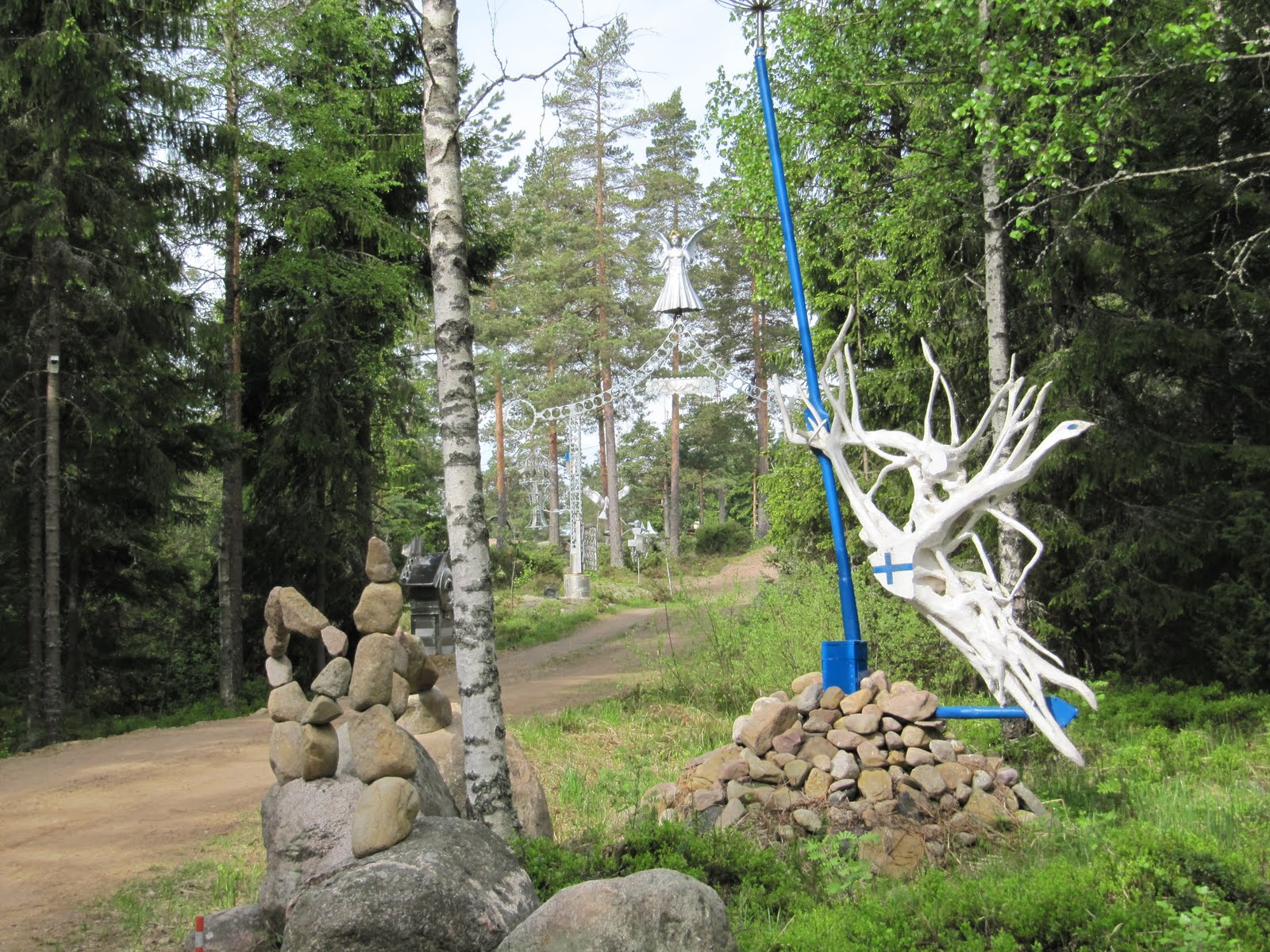 ENKELIPUISTO: Kummelit