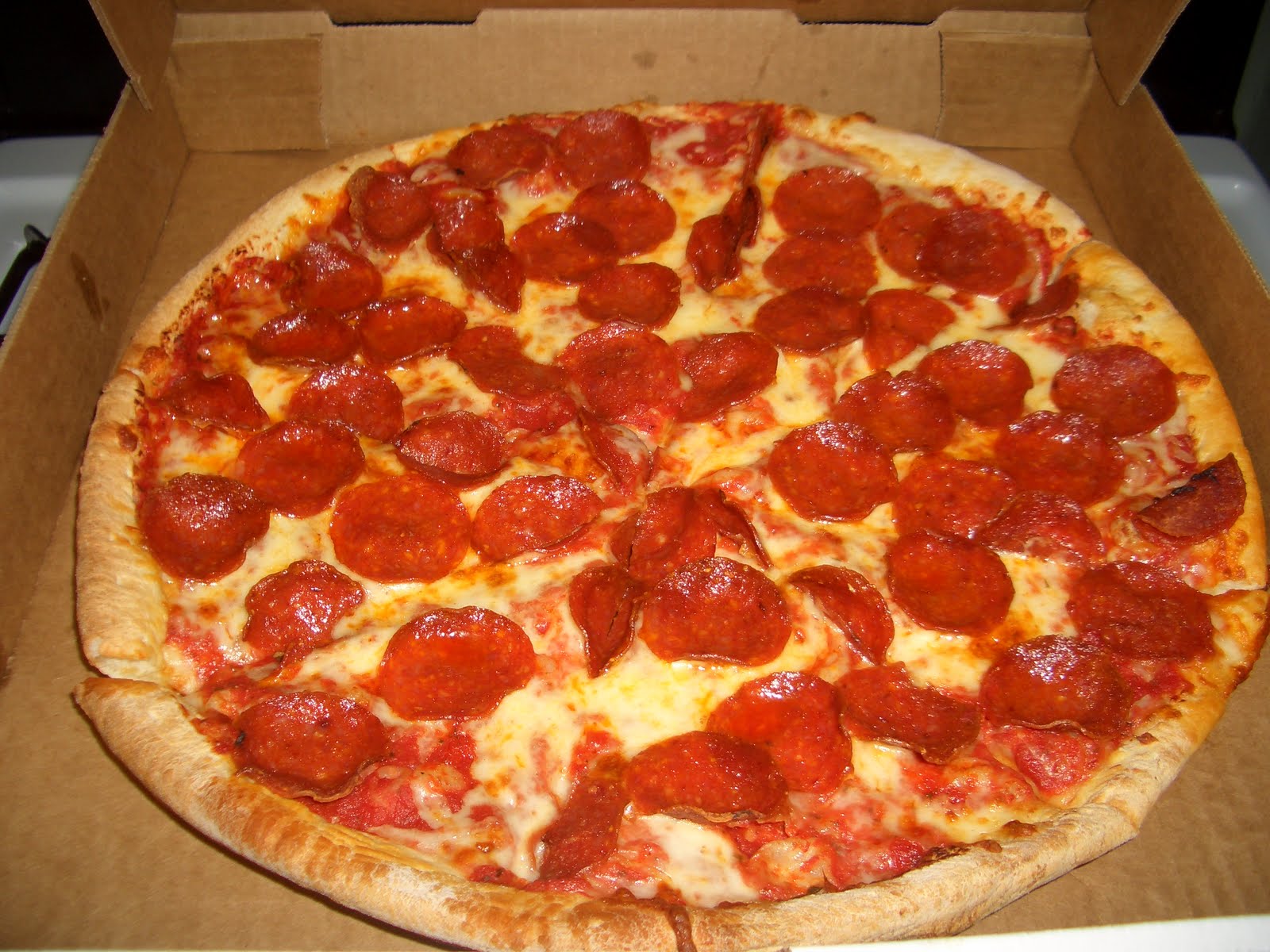 фото пиццы пепперони в коробке (120) фото